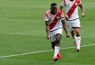 Luis Advíncula: Luka Modric le regaló una camiseta del Real Madrid con su autógrafo