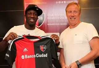 Luis Advíncula fue presentado como refuerzo de Newell's por todo el 2016