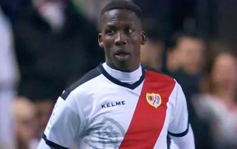 Rayo Vallecano Dt Confirmo La Permanencia De Luis Advincula Canal N