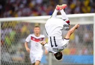 Miroslav Klose intentó una celebración acrobática pero le salió defectuosa