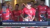 Paolo Guerrero le cumple sueño a niña durante banderazo en Montevideo - Noticias de nina
