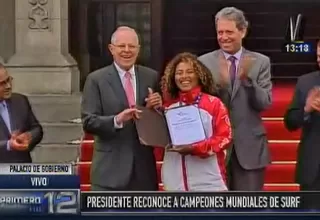 Kuczynski recibió a los campeones mundiales de surf en Palacio de Gobierno