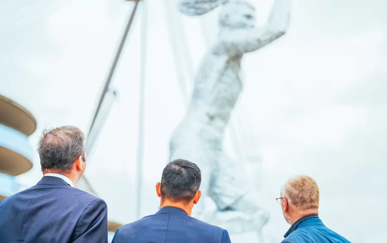 Manchester City inauguró estatua dedicada a Sergio \'Kun\' Agüero