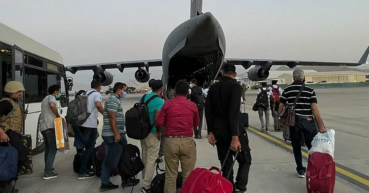 Talibanes garantizan a EE. UU. que dejarán pasar a civiles al aeropuerto de  Kabul | Canal N