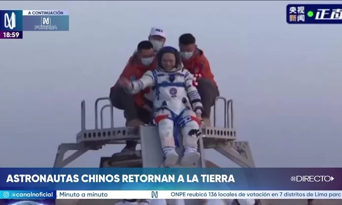Chinese astronauts return to Earth with a new space record