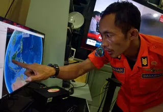 Avión de AirAsia desaparecido: se "desvió" su trayectoria a causa del mal tiempo