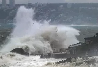 Chile: continúa el fuerte oleaje en las costas de Valparaíso