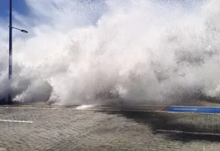 Chile: olas de hasta 5 metros provocaron daños en Valparaíso