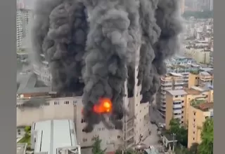China: Incendio en centro comercial dejó al menos 16 fallecidos y culminó búsqueda de sobrevivientes
