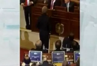 Colombia: senador Antanas Mockus se bajó los pantalones en instalación del Congreso