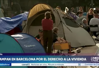 Decenas de personas acampan en Barcelona en protesta por la vivienda
