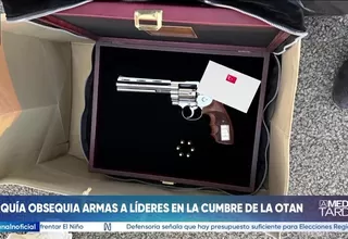 Presidente turco Erdogan regala revólveres grabados a líderes de la OTAN y la UE