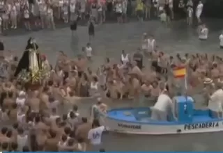 España: multitudinario embarque de la Virgen del Carmen en puerto