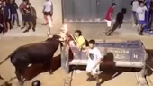 España: toro con cuernos en llamas embistió a mujer y la dejó en estado crítico - Noticias de toro