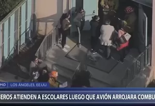 Los Ángeles: Bomberos atienden a niños en escuela luego que avión arrojara combustible