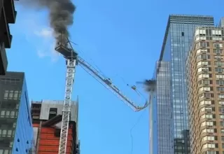 Estados Unidos: Una grúa colapsó e impactó un edificio