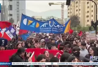 Estudiantes protestan en calles de Santiago en rechazo al gobierno de José Antonio Kast