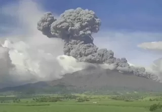 Filipinas: Evacúan a 87 mil habitantes por erupción de volcán