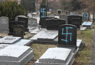 Francia: profanaron 80 tumbas con símbolos nazis en cementerio judío