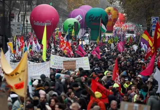 Francia: Protestas por pensiones paralizan el transporte y actividades en la Torre Eiffel