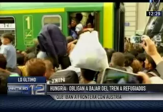 Hungría: obligan a bajar del tren a refugiados
