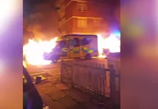Incendian ambulancias de organización judía frente a sinagoga en Londres y generan alarma