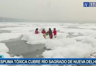 India: Espuma tóxica cubre río sagrado de Nueva Delhi