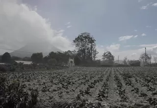 Indonesia: Volcán Sinabung entró en erupción y expulsó columna de ceniza de 4500 metros