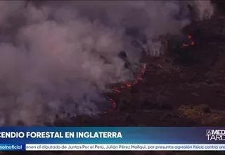 Inglaterra sufre masivo incendio forestal y evacúan viviendas