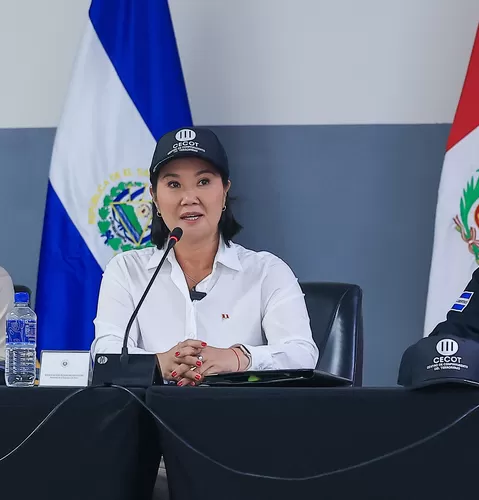 Keiko Fujimori recorre penal de máxima seguridad en El Salvador