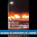 Londres: Reportan incendio en estacionamiento de aeropuerto de Luton 