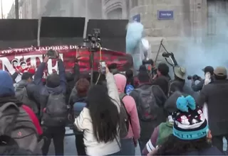 México: maestros protestan en Palacio Nacional y son repelidos