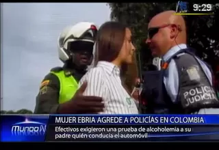 Mujer ebria agrede a policías en Colombia