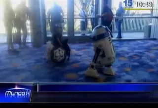 Niño en silla de ruedas en fan de Star Wars