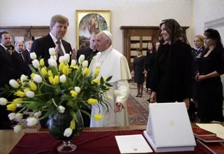 Papa Francisco recibe a reyes de Holanda y estos recuperan bastón de los Orange