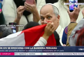 Papa León XIV se emociona al ver la bandera del Perú en el Vaticano