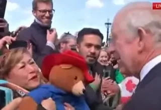 Peruana y su oso paddington saludaron al rey Carlos III