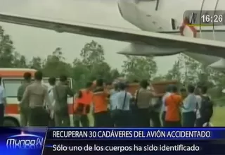 Recuperan 30 cadáveres del avión de AirAsia accidentado