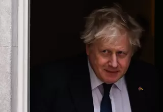 Boris Johnson seguirá como primer ministro de Reino Unido