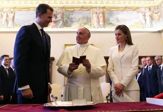 Reyes de España visitaron al papa Francisco en su primer viaje al extranjero