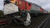 Rusia: choque entre tren y autobús deja más de 15 muertos - Noticias de autobus