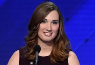 Sarah McBride se convierte en la primera senadora estatal transgénero de EE. UU.