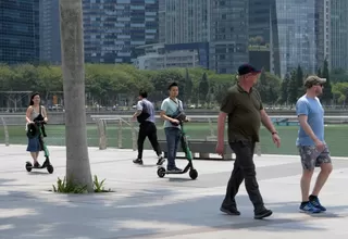 Singapur castigará con prisión a quienes circulen en scooter por la vereda