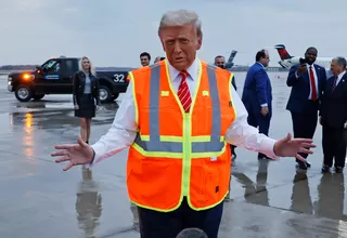 Trump subió a camión recolector de basura y criticó a Biden