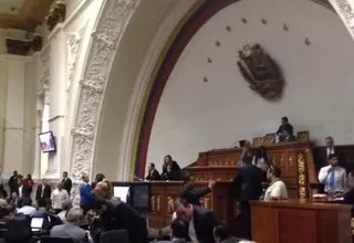 Venezuela: colectivos chavistas irrumpen en hemiciclo de la Asamblea Nacional