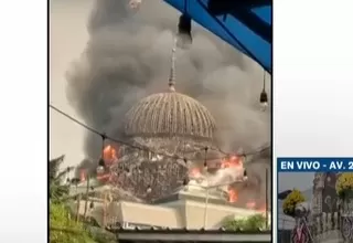 [VIDEO] Indonesia: Incendio provoca colapso de la cúpula de una mezquita