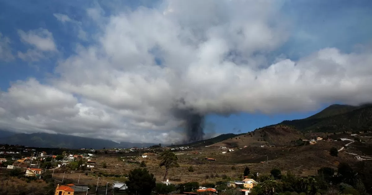 Volcán Cumbre Vieja en la isla española de La Palma entra en erupción Volcán Cumbre Vieja en la isla española de La Palma entra en erupción