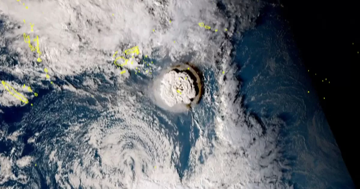 Imágenes satelitales de la erupción del volcán Tonga que generó tsunami