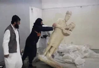 Estado Islámico: yihadistas destruyen estatuas milenarias en un museo en Irak