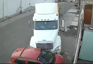 Arequipa: Tráiler se desenganchó y aplastó un auto